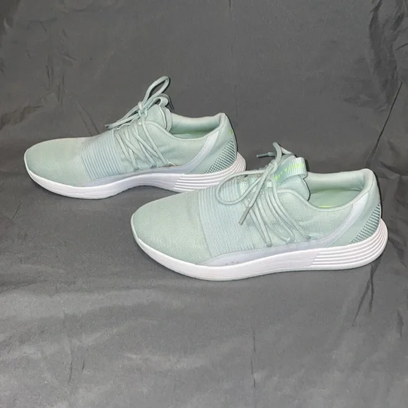 Size 9 Women’s Green Under Armour Athletic Shoes - Picture 4 of 9